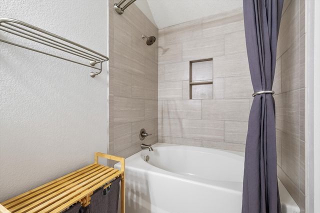 218 Quail Meadows Lane, Arlington, TX 76002