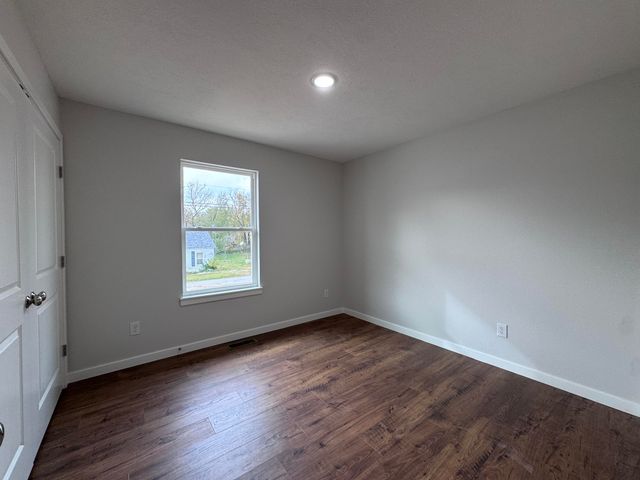 355 Division Street, Sparta, MO 65753