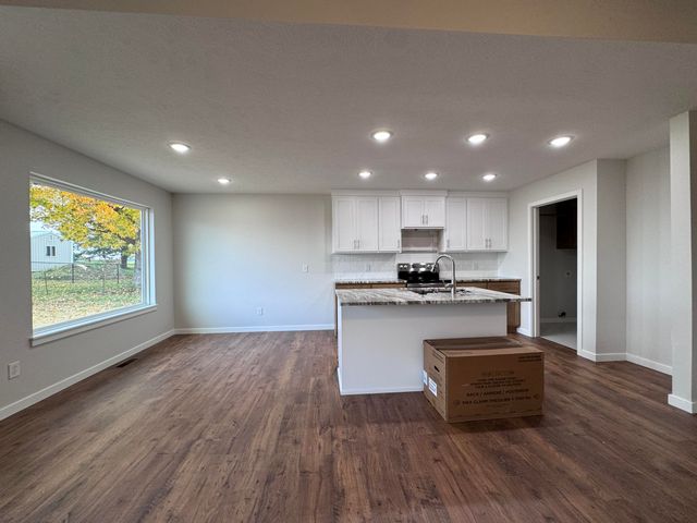 355 Division Street, Sparta, MO 65753