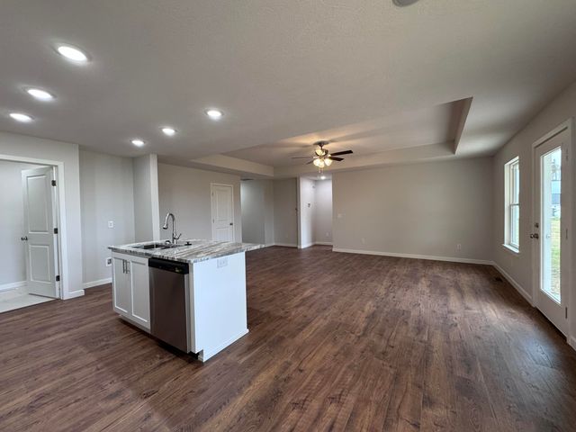 355 Division Street, Sparta, MO 65753