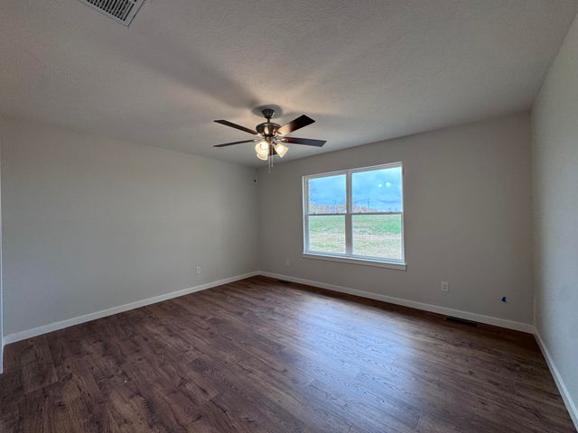 355 Division Street, Sparta, MO 65753