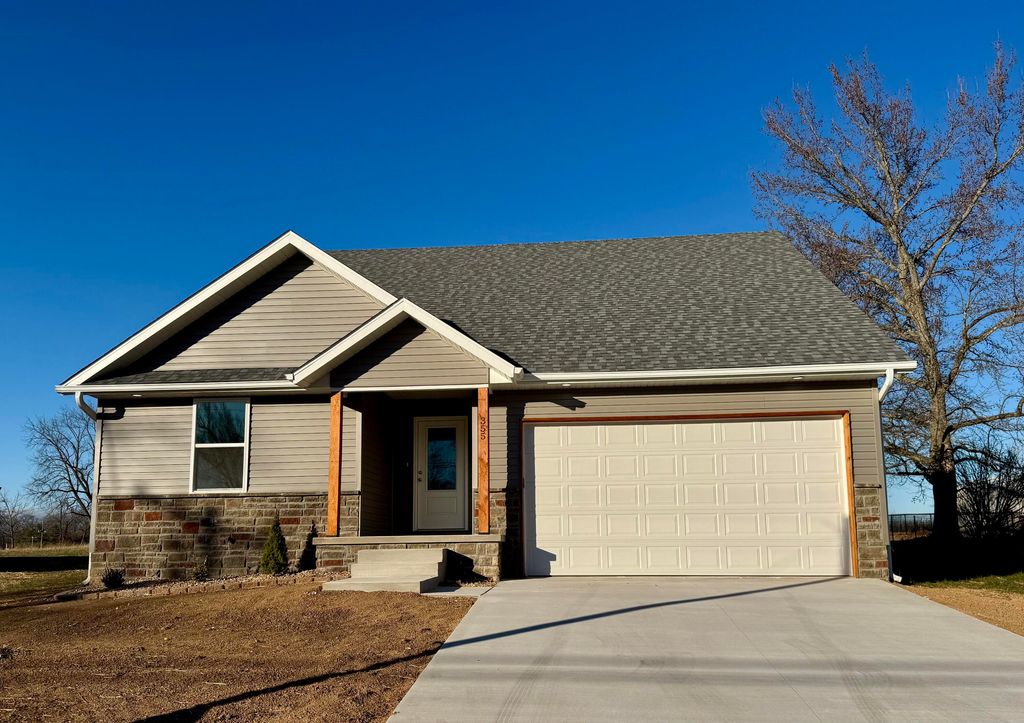 355 Division Street, Sparta, MO 65753