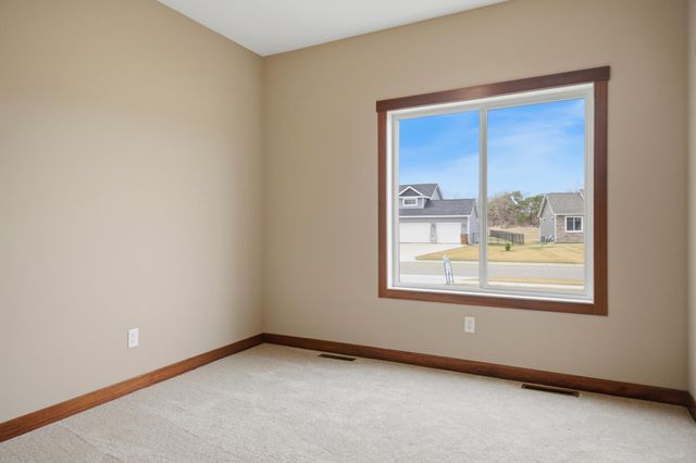 1306 18th Street NE, Austin, MN 55912