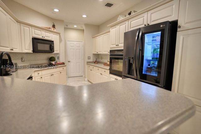 2706 Kinsington Cir 23-2, Weston, FL 33332