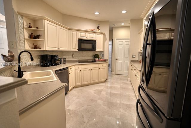 2706 Kinsington Cir 23-2, Weston, FL 33332