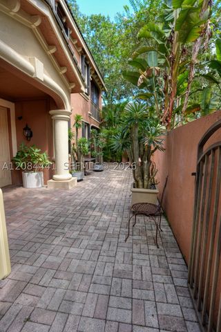 2706 Kinsington Cir 23-2, Weston, FL 33332