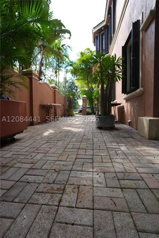 2706 Kinsington Cir 23-2, Weston, FL 33332