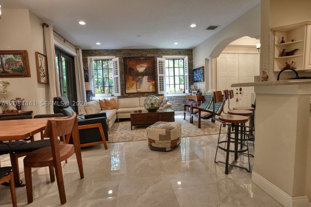 2706 Kinsington Cir 23-2, Weston, FL 33332