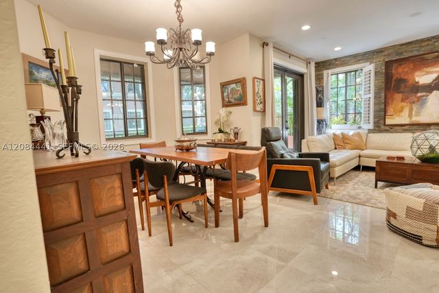 2706 Kinsington Cir 23-2, Weston, FL 33332
