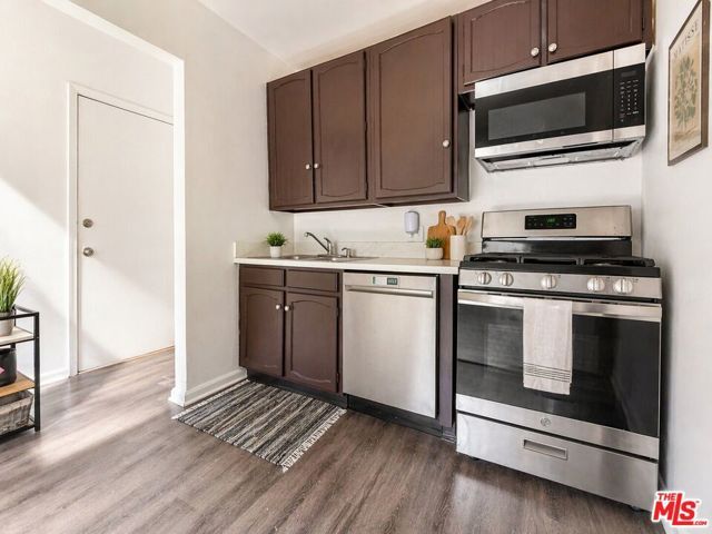 1133 W 36th Place 4, Los Angeles, CA 90007