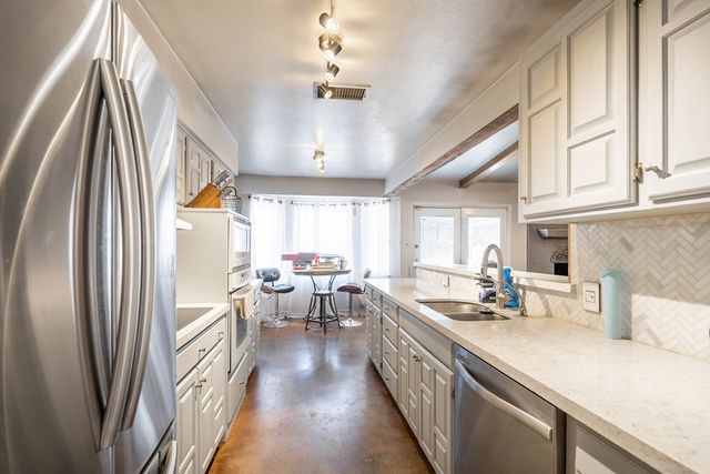 3320 W Dengar Ave, Midland, TX 79707