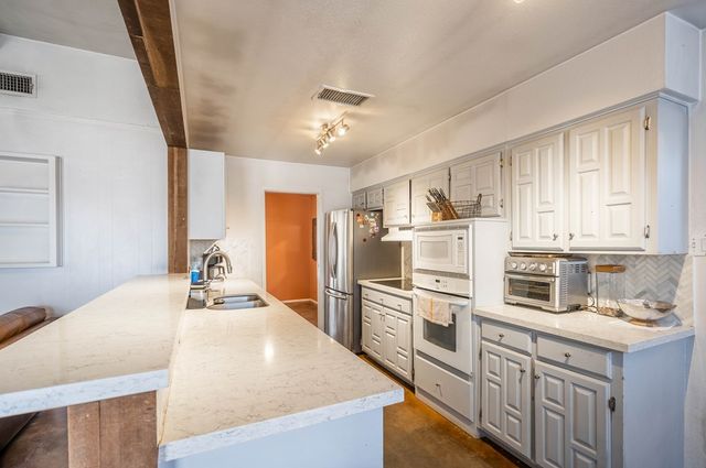 3320 W Dengar Ave, Midland, TX 79707