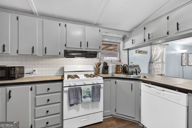 252 Lakeview Drive, Locust Grove, GA 30248