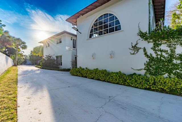 1009 S Indian River Drive, Fort Pierce, FL 34950