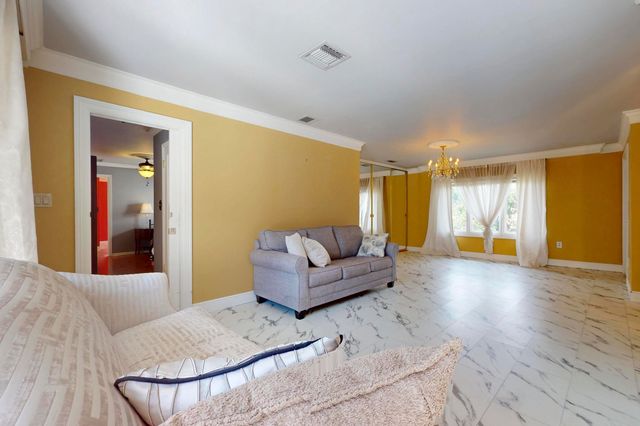 1009 S Indian River Drive, Fort Pierce, FL 34950