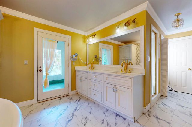1009 S Indian River Drive, Fort Pierce, FL 34950