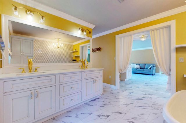 1009 S Indian River Drive, Fort Pierce, FL 34950