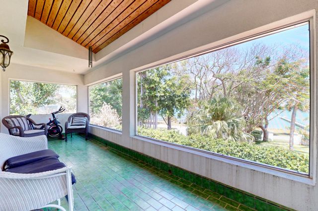 1009 S Indian River Drive, Fort Pierce, FL 34950