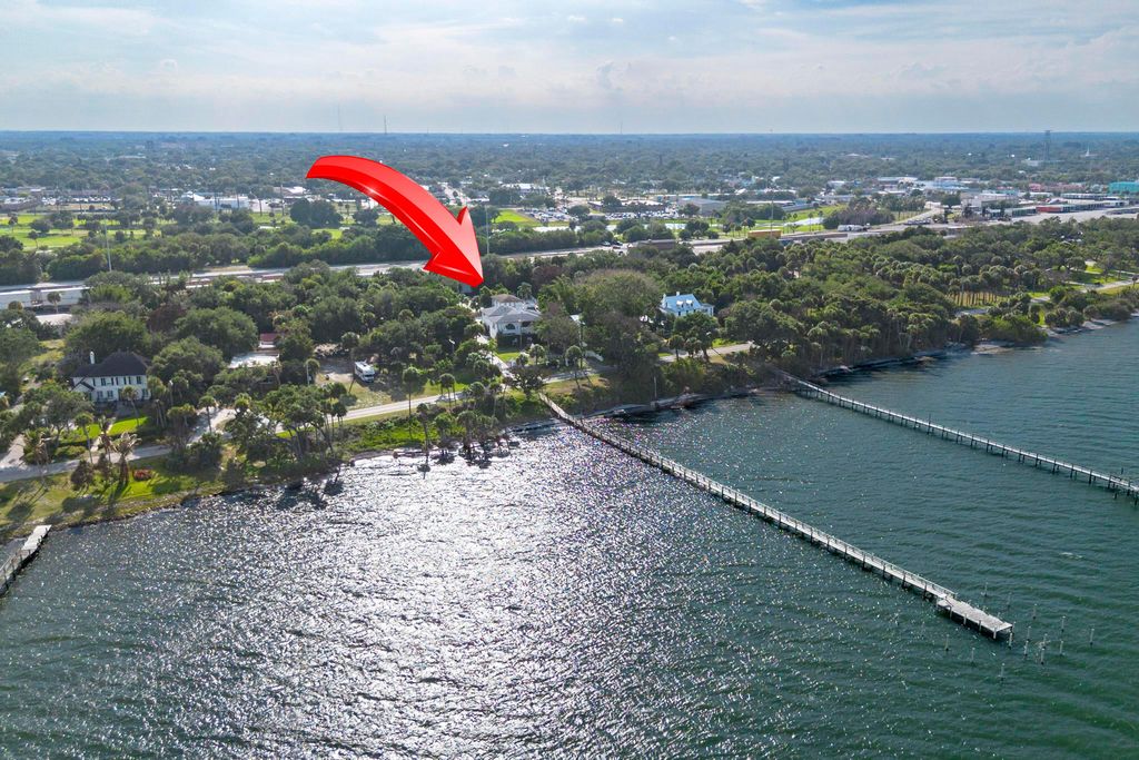 1009 S Indian River Drive, Fort Pierce, FL 34950