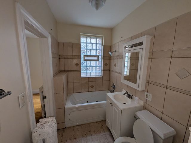 644 E 51st Street 2W, Chicago, IL 60615