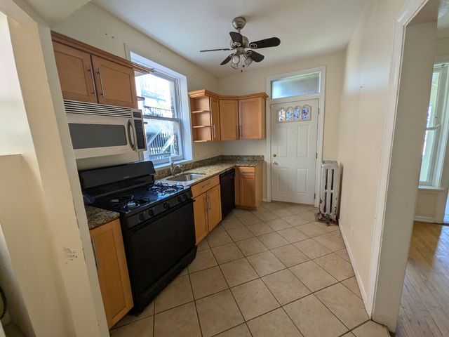 644 E 51st Street 2W, Chicago, IL 60615