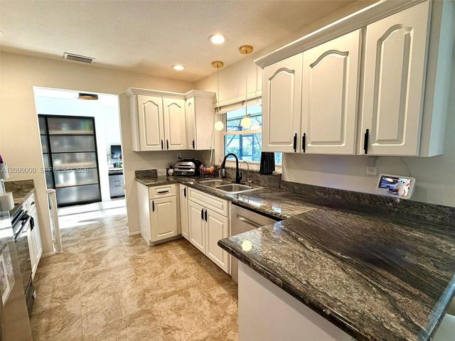 5704 SW 116th Ave, Cooper City, FL 33330