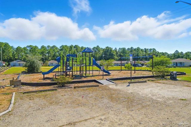 8801 Camshire Cir, Pensacola, FL 32507