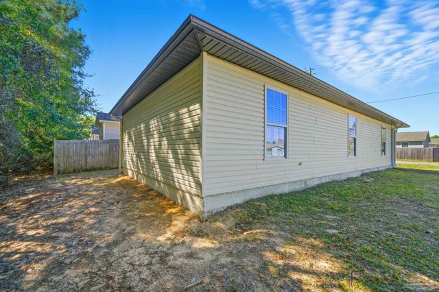 8801 Camshire Cir, Pensacola, FL 32507