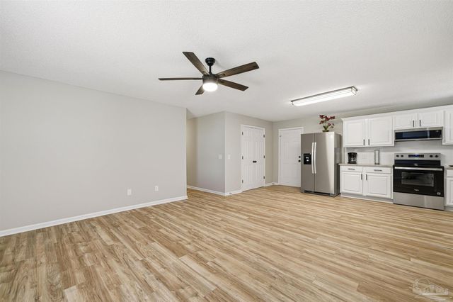 8801 Camshire Cir, Pensacola, FL 32507