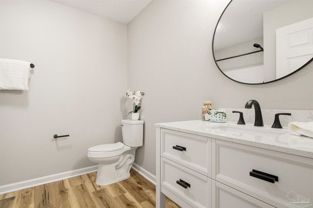 8801 Camshire Cir, Pensacola, FL 32507