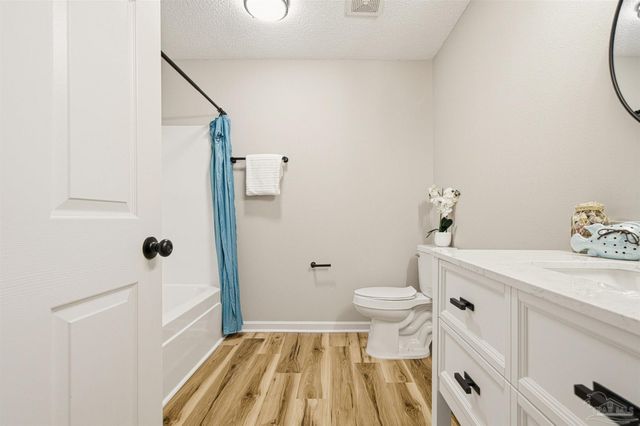 8801 Camshire Cir, Pensacola, FL 32507