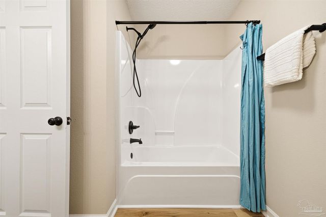 8801 Camshire Cir, Pensacola, FL 32507