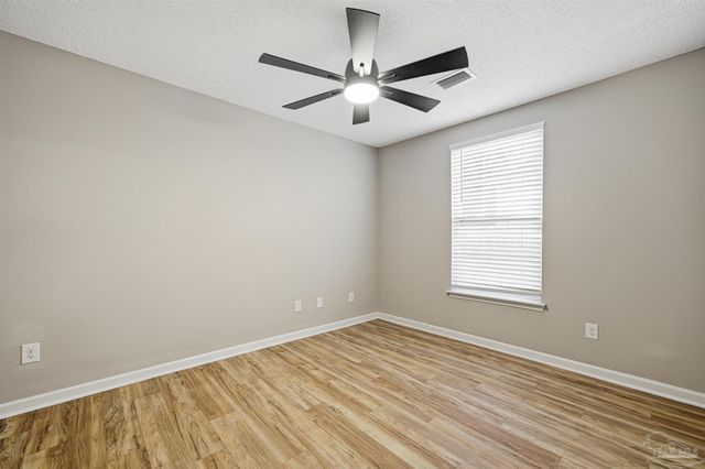 8801 Camshire Cir, Pensacola, FL 32507