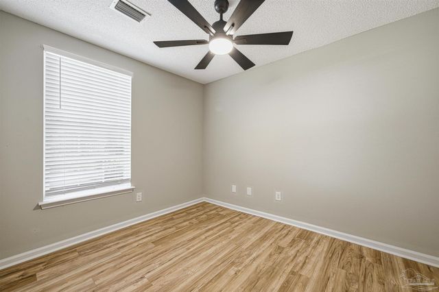 8801 Camshire Cir, Pensacola, FL 32507