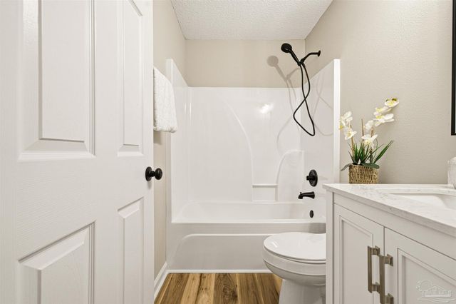 8801 Camshire Cir, Pensacola, FL 32507