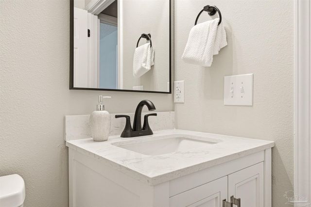 8801 Camshire Cir, Pensacola, FL 32507