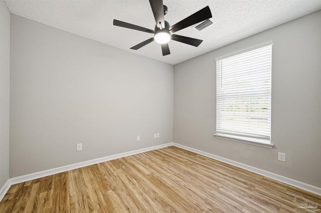 8801 Camshire Cir, Pensacola, FL 32507