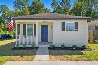 8801 Camshire Cir, Pensacola, FL 32507