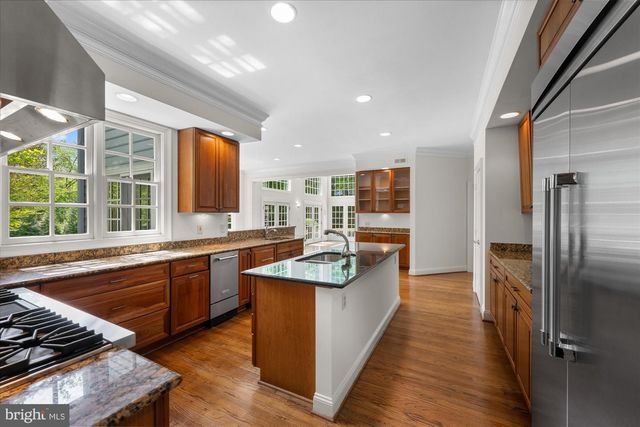 8405 BROOKEWOOD CT, Mclean, VA 22102