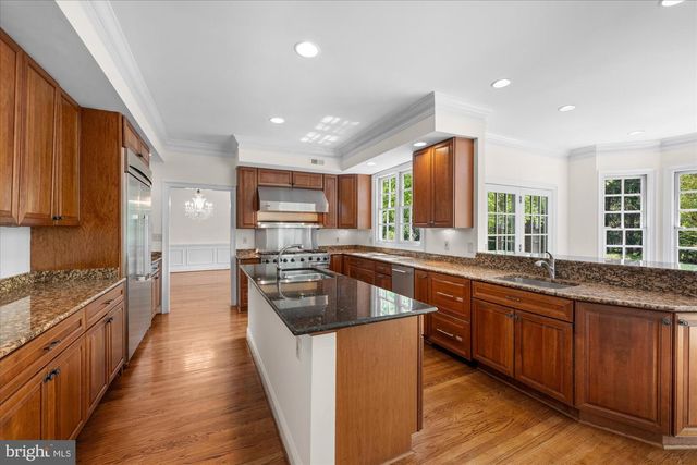 8405 BROOKEWOOD CT, Mclean, VA 22102