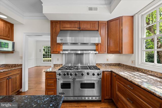8405 BROOKEWOOD CT, Mclean, VA 22102