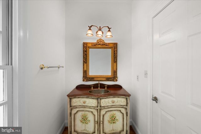 8405 BROOKEWOOD CT, Mclean, VA 22102