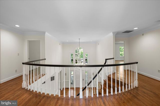 8405 BROOKEWOOD CT, Mclean, VA 22102