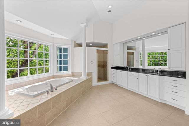 8405 BROOKEWOOD CT, Mclean, VA 22102