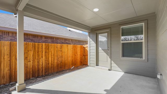 10404 SUNSET SHORE Drive, Grand Prairie, TX 76065