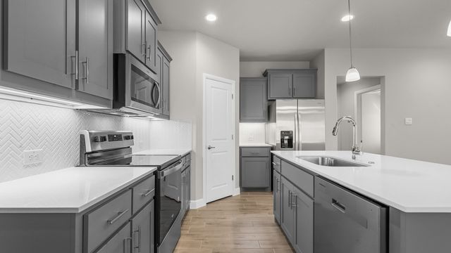 10404 SUNSET SHORE Drive, Grand Prairie, TX 76065