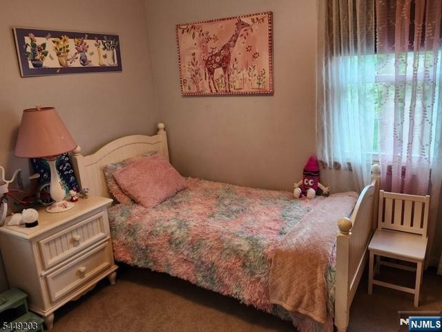 33 Livingston Avenue, Lyndhurst, NJ 07071