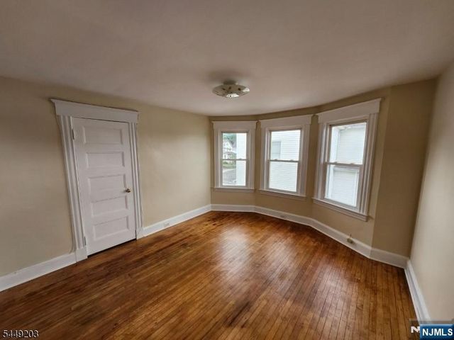 33 Livingston Avenue, Lyndhurst, NJ 07071