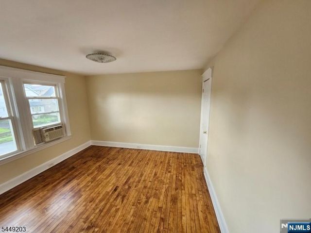 33 Livingston Avenue, Lyndhurst, NJ 07071