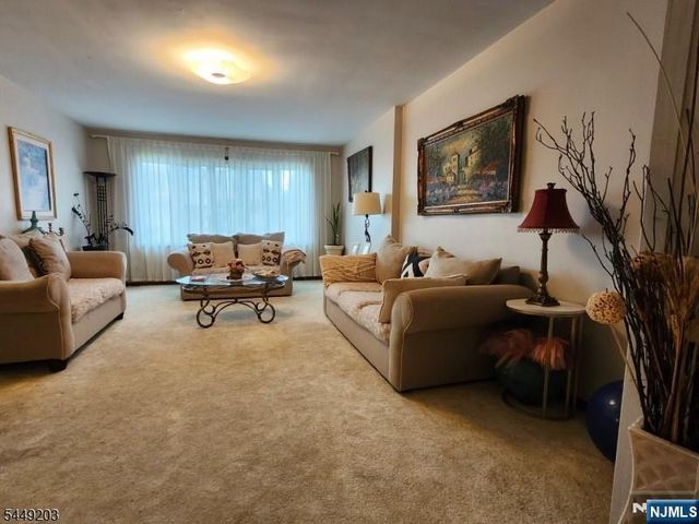 33 Livingston Avenue, Lyndhurst, NJ 07071